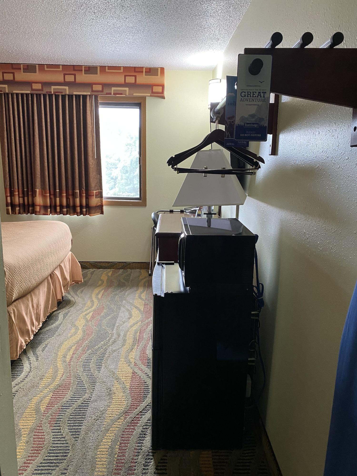 Travelodge By Wyndham La Porte/michigan Area 2*